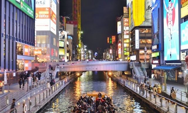 Tour xe buýt mui trần ngắm cảnh thành phố Osaka và du ngoạn sông Dotonbori.